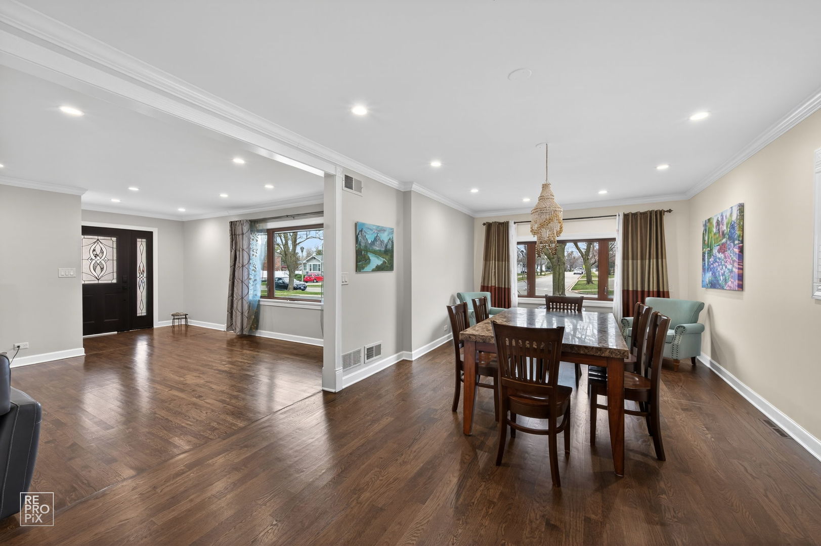 221 E Grantley Avenue, Elmhurst, IL 60126