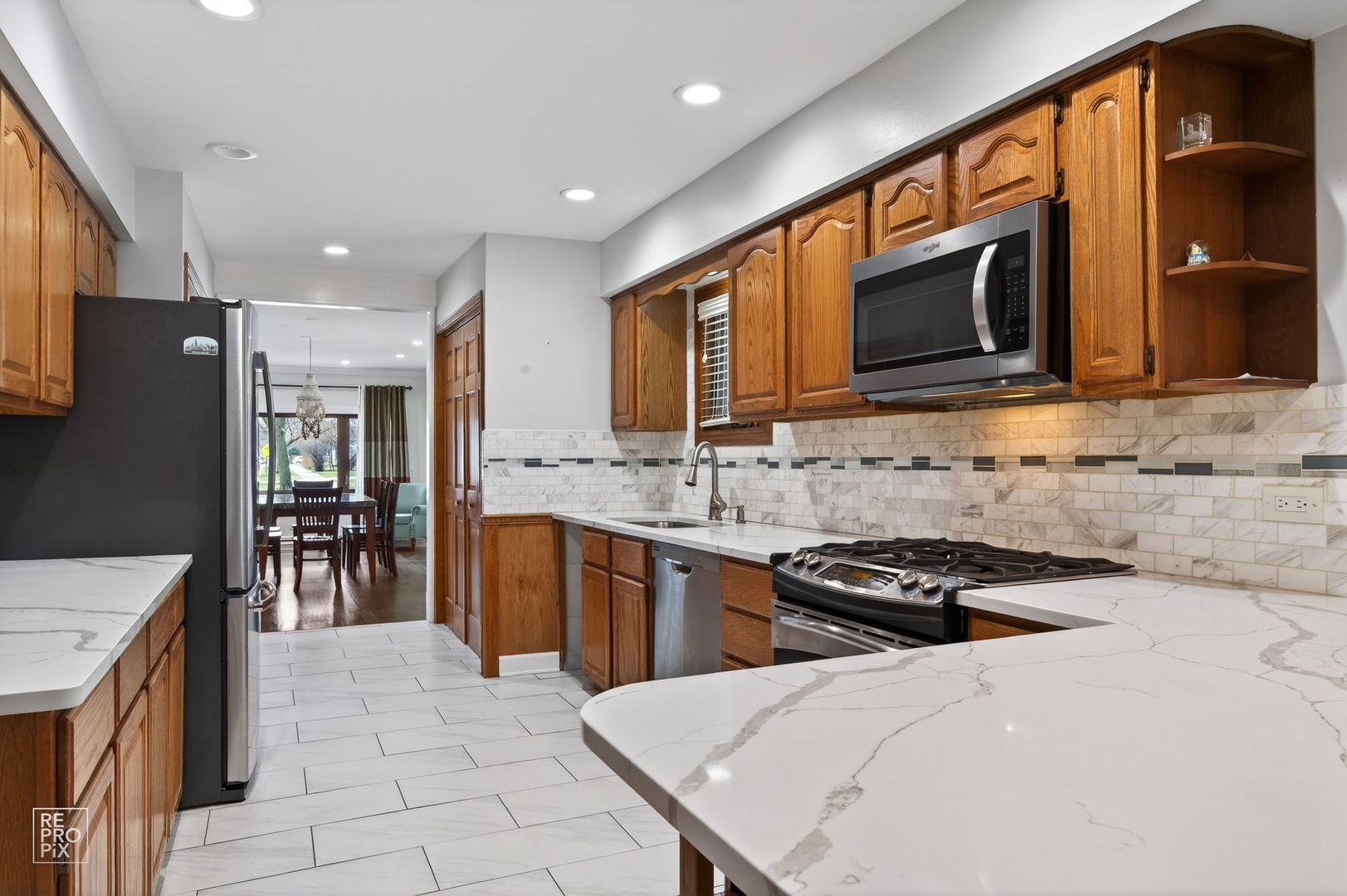 221 E Grantley Avenue, Elmhurst, IL 60126