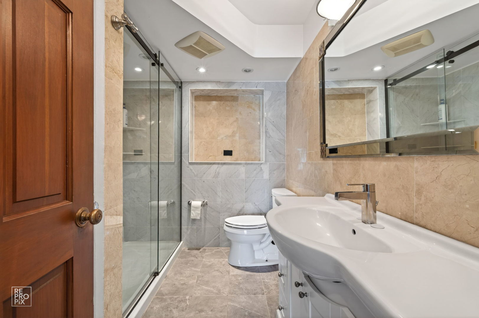 221 E Grantley Avenue, Elmhurst, IL 60126