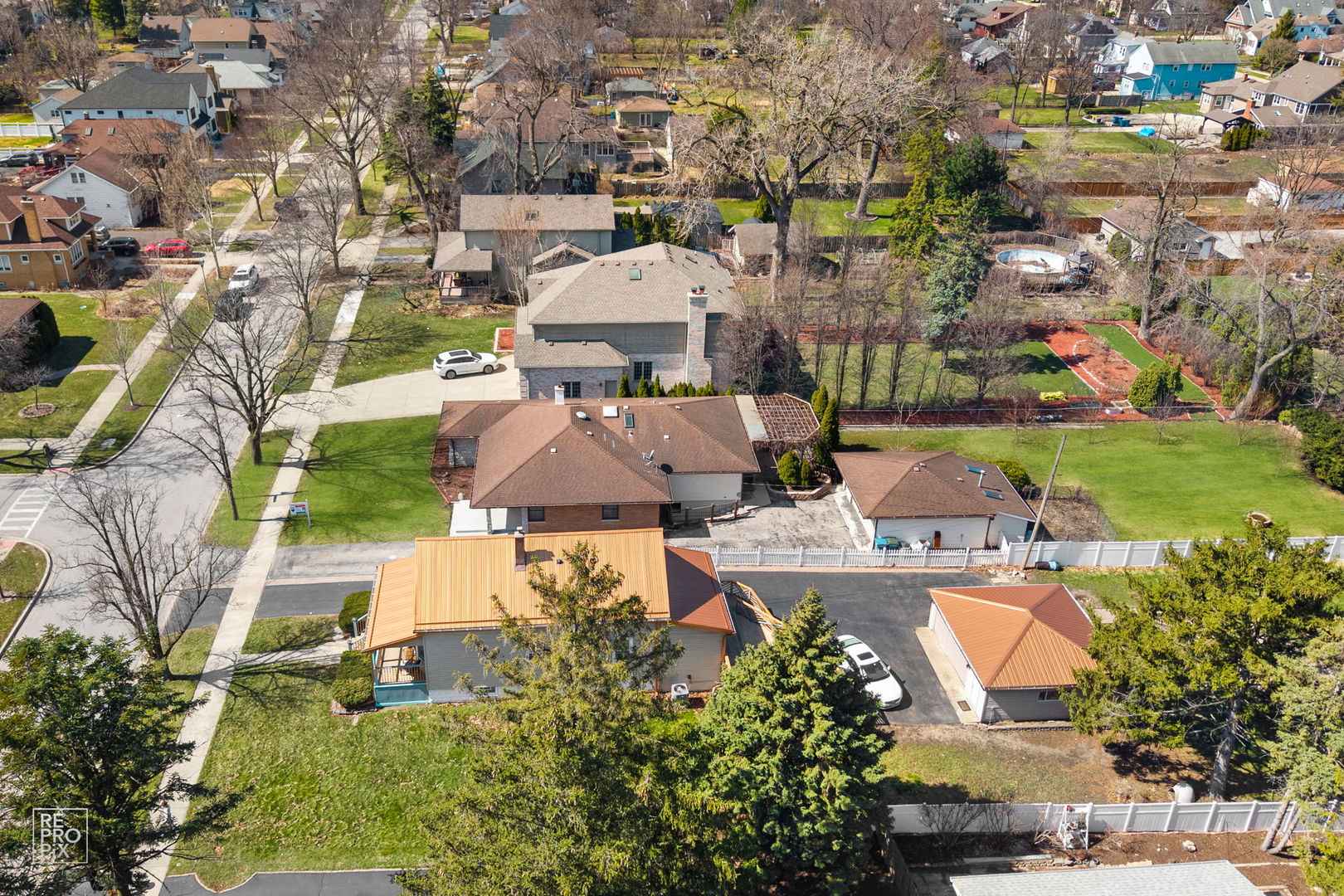 221 E Grantley Avenue, Elmhurst, IL 60126