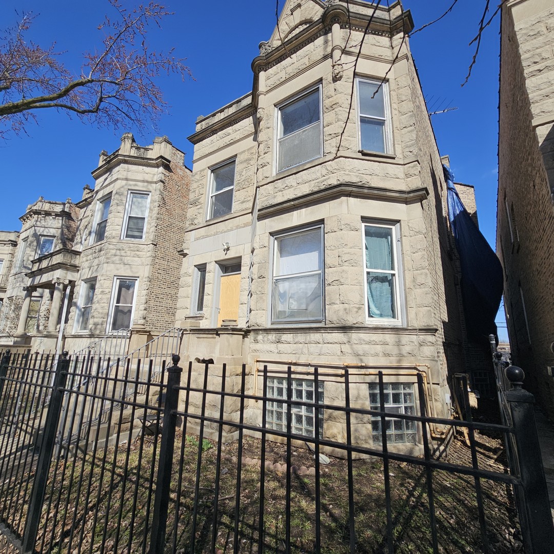3834 W Monroe Street, Chicago, IL 60624