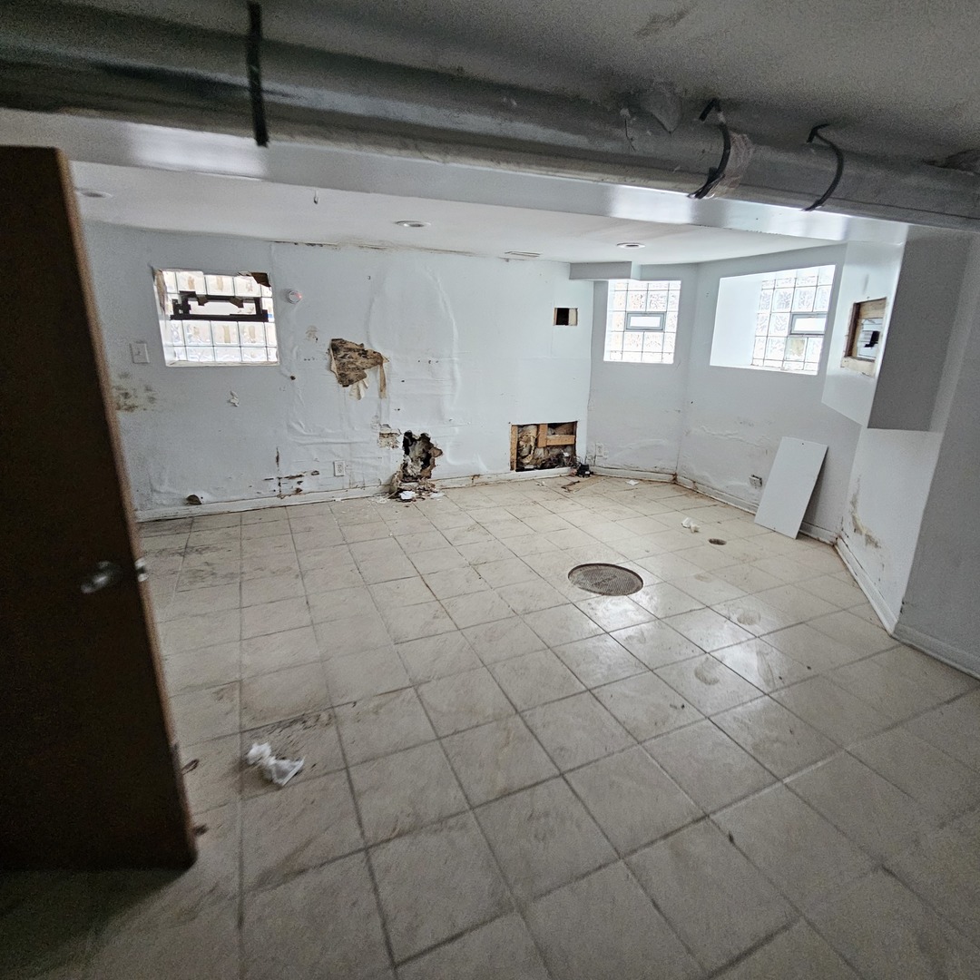 3834 W Monroe Street, Chicago, IL 60624