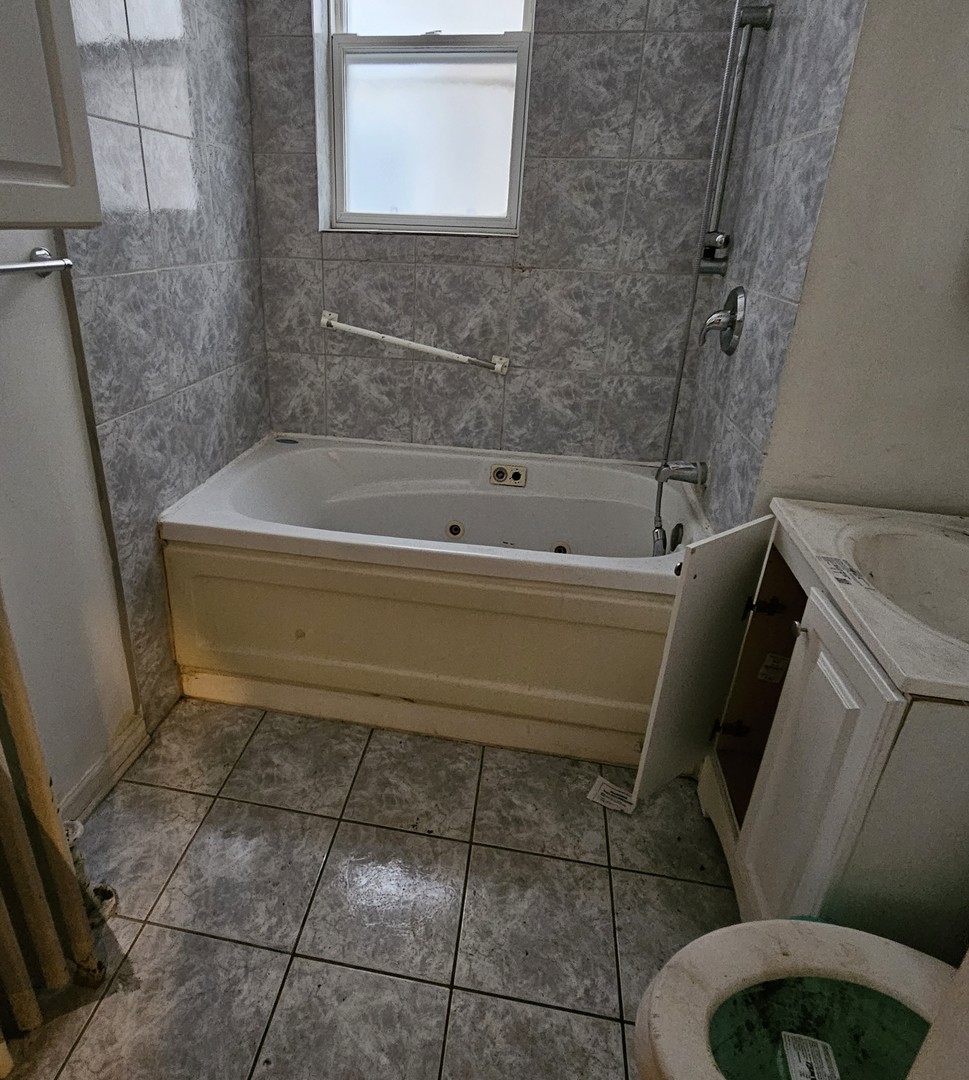 3834 W Monroe Street, Chicago, IL 60624