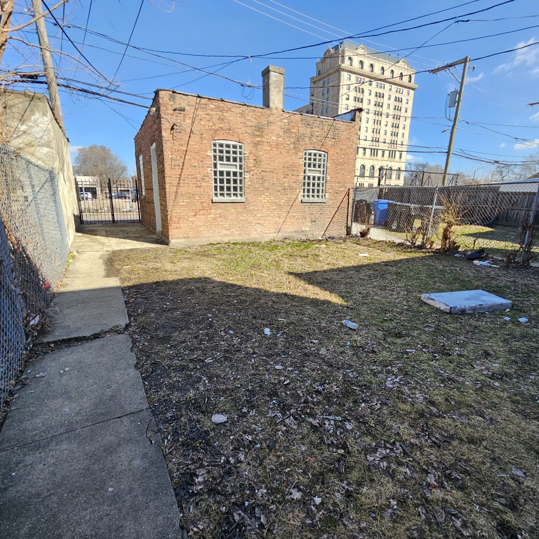 3834 W Monroe Street, Chicago, IL 60624
