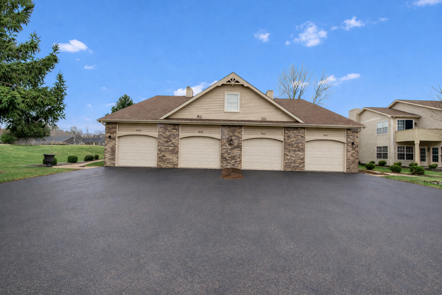 7636 Creek Bend #7636, Rockford, IL 61114