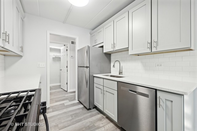 515 N Cass Avenue #2H, Westmont, IL 60559