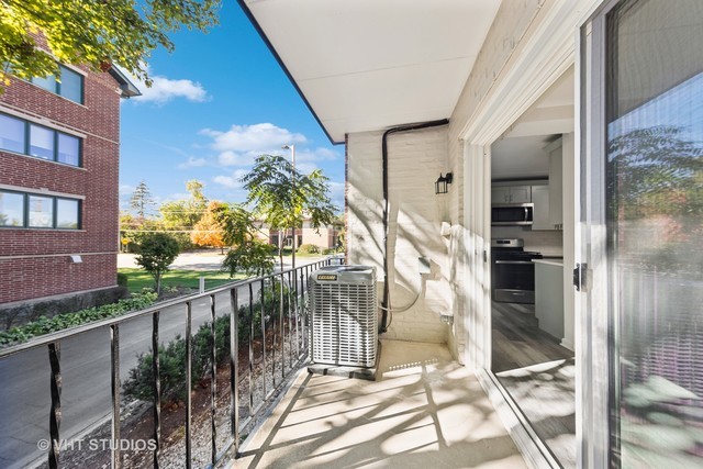 515 N Cass Avenue #2H, Westmont, IL 60559