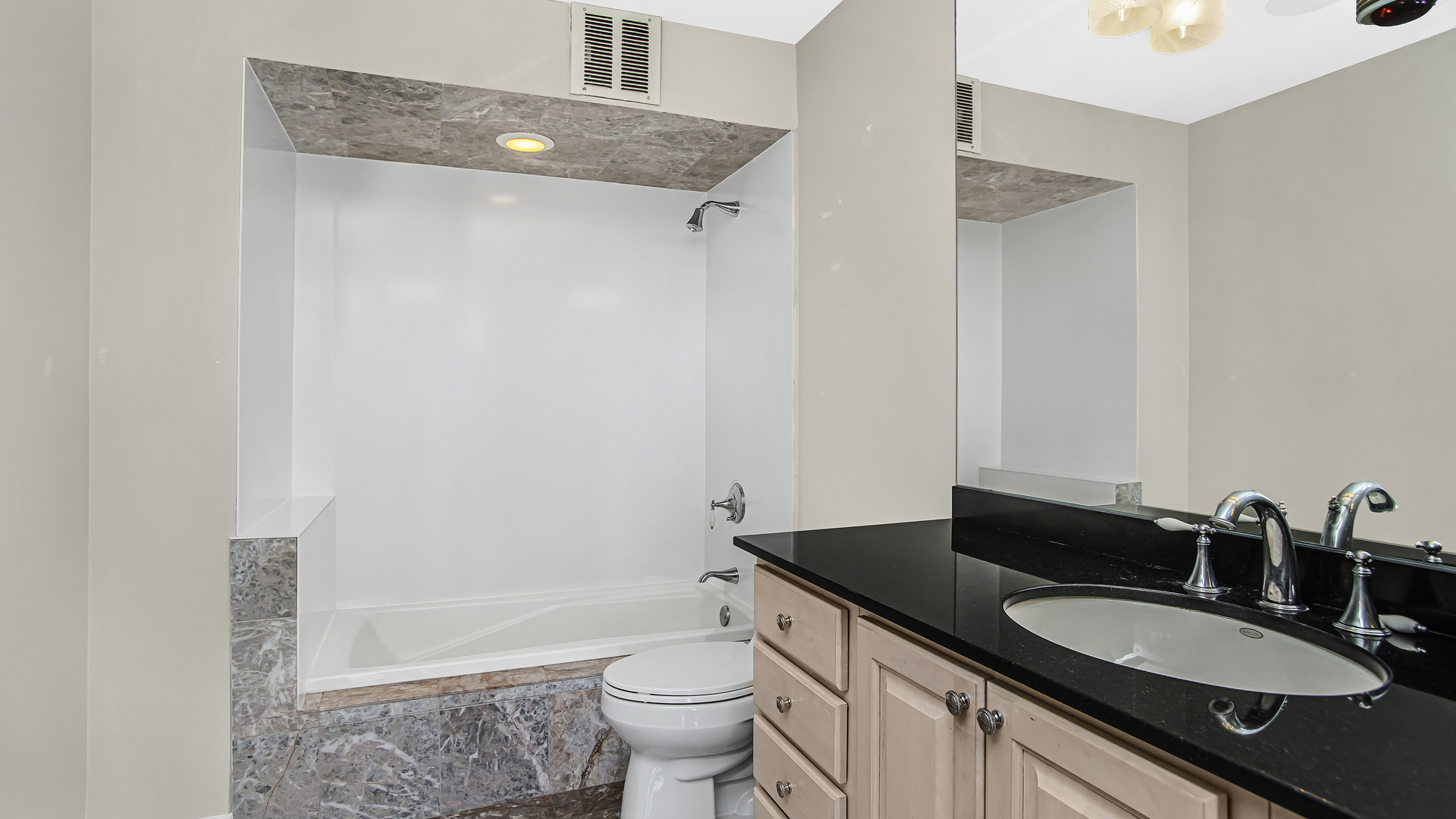 2500 N Lakeview Avenue #3001, Chicago, IL 60614