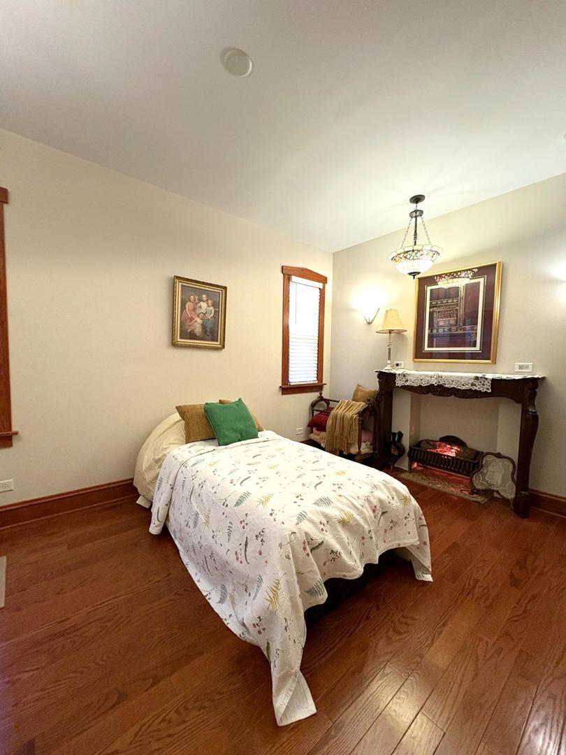 6041 N Newburg Avenue, Chicago, IL 60631