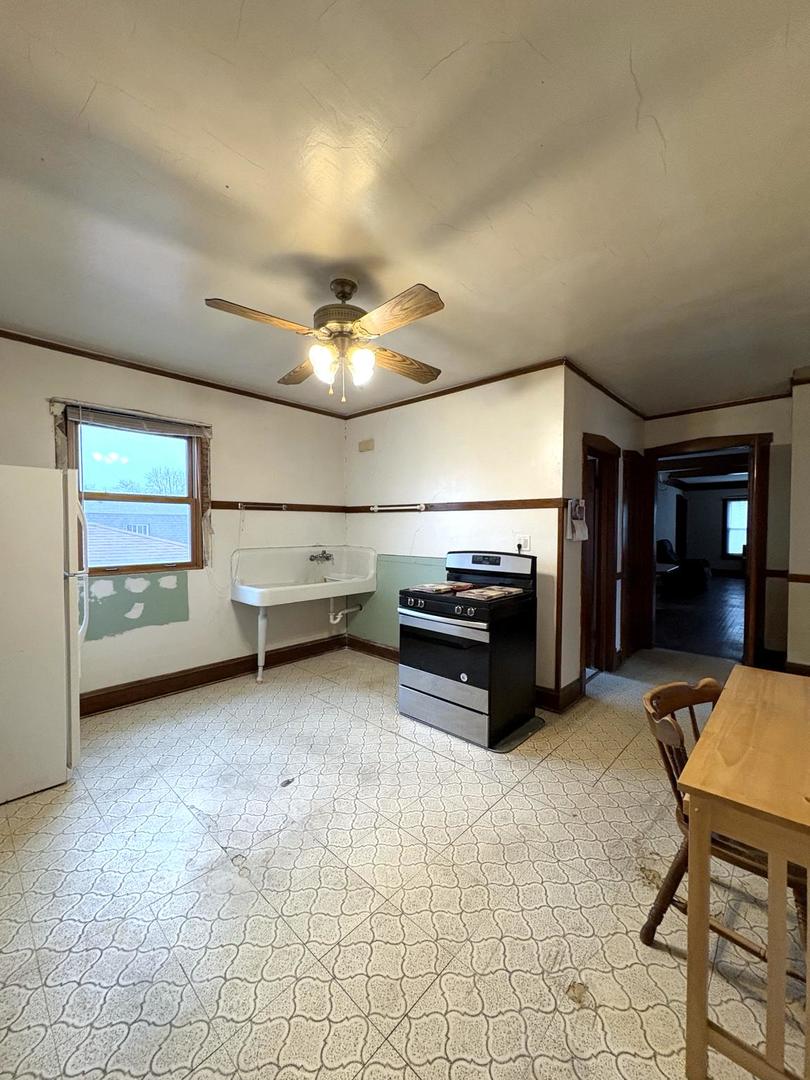 6041 N Newburg Avenue, Chicago, IL 60631