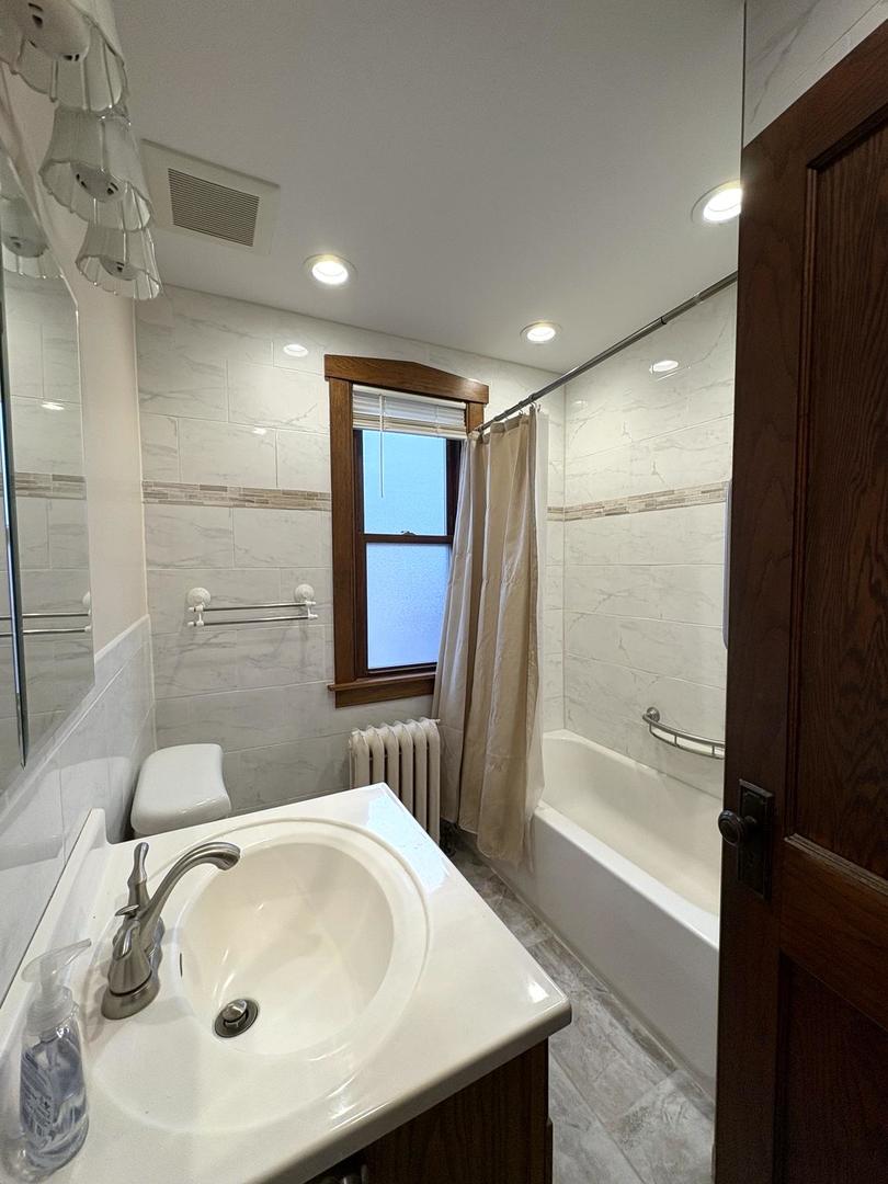 6041 N Newburg Avenue, Chicago, IL 60631