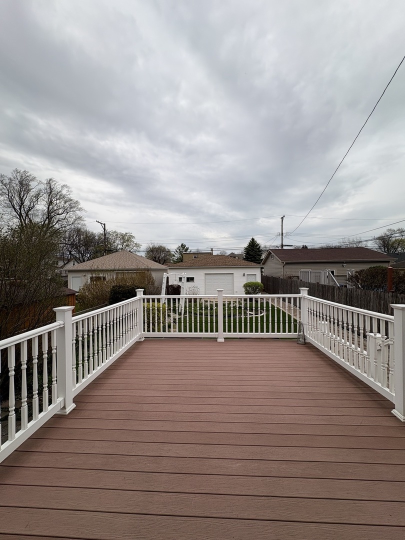 6041 N Newburg Avenue, Chicago, IL 60631