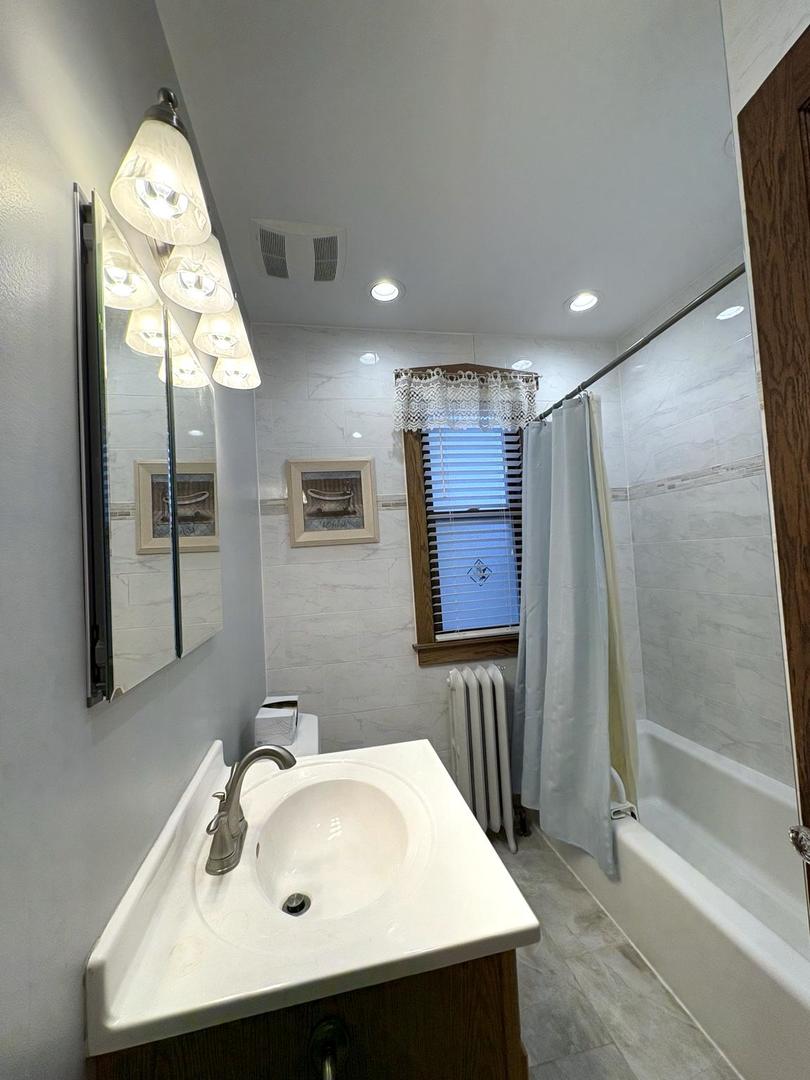 6041 N Newburg Avenue, Chicago, IL 60631