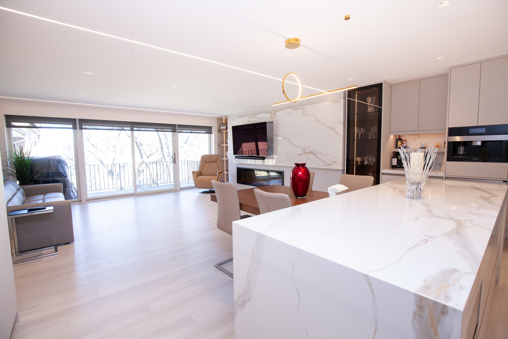 2 Oak Brook Club Drive #C303, Oak Brook, IL 60523