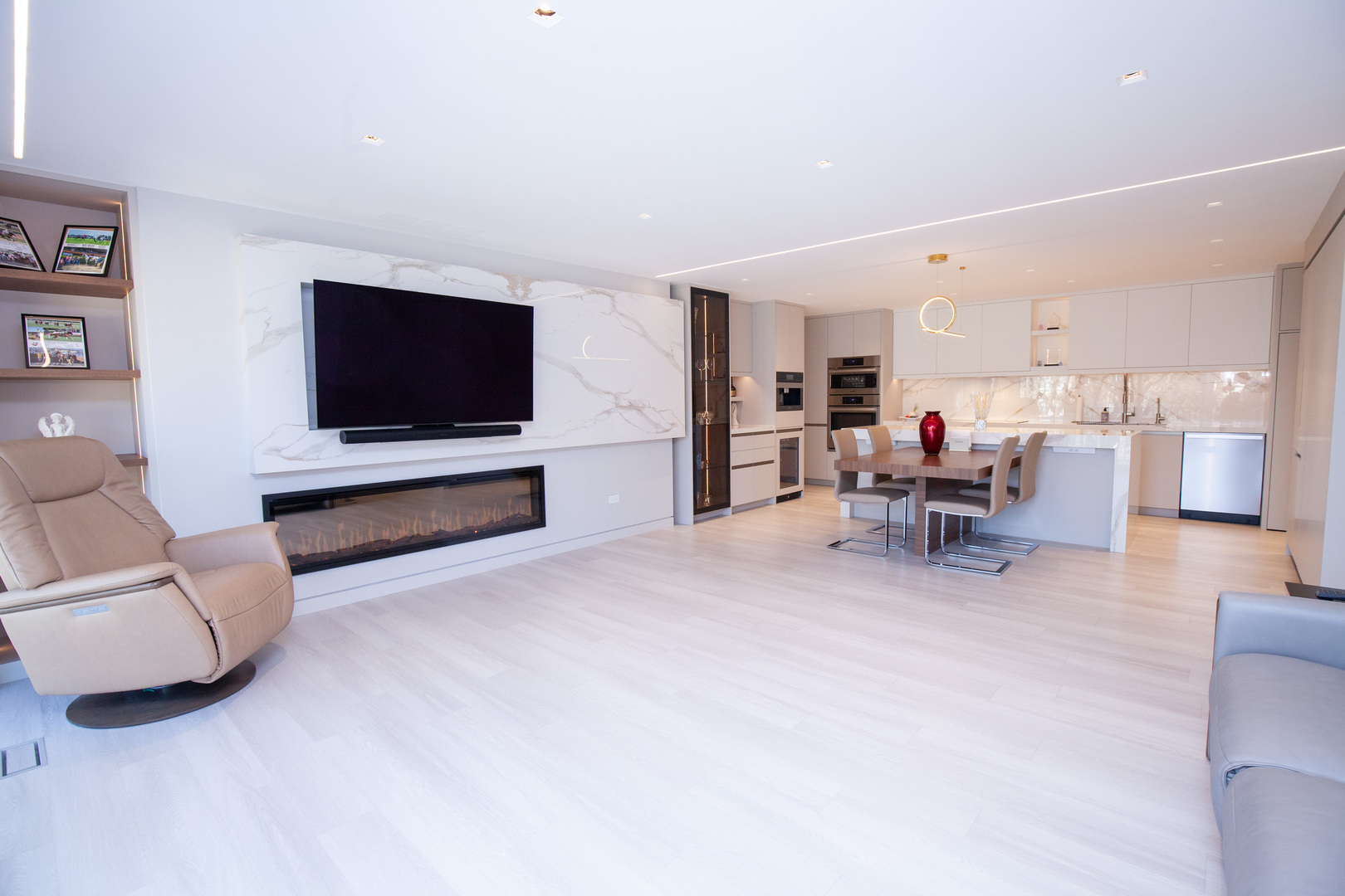 2 Oak Brook Club Drive #C303, Oak Brook, IL 60523