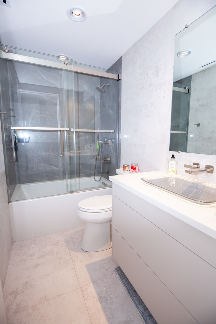 2 Oak Brook Club Drive #C303, Oak Brook, IL 60523