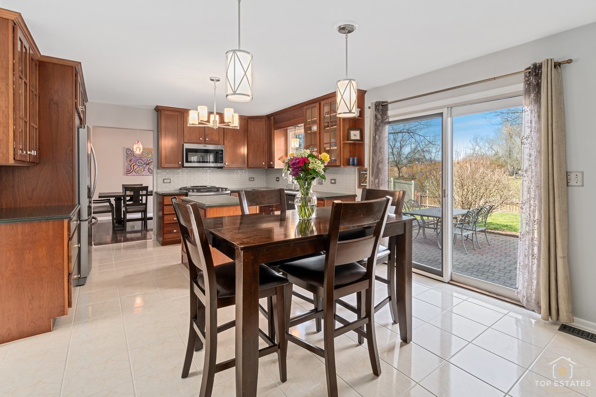 1506 Division Street, St. Charles, IL 60174