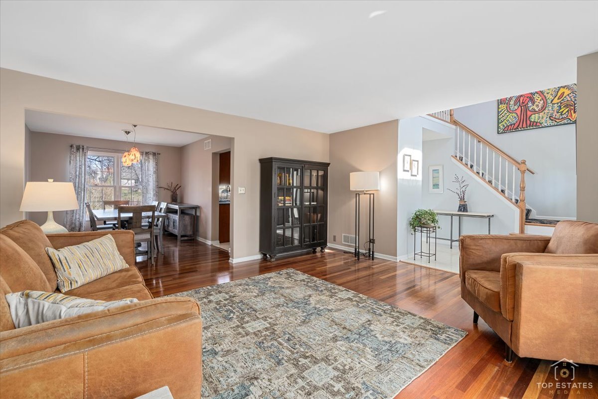 1506 Division Street, St. Charles, IL 60174