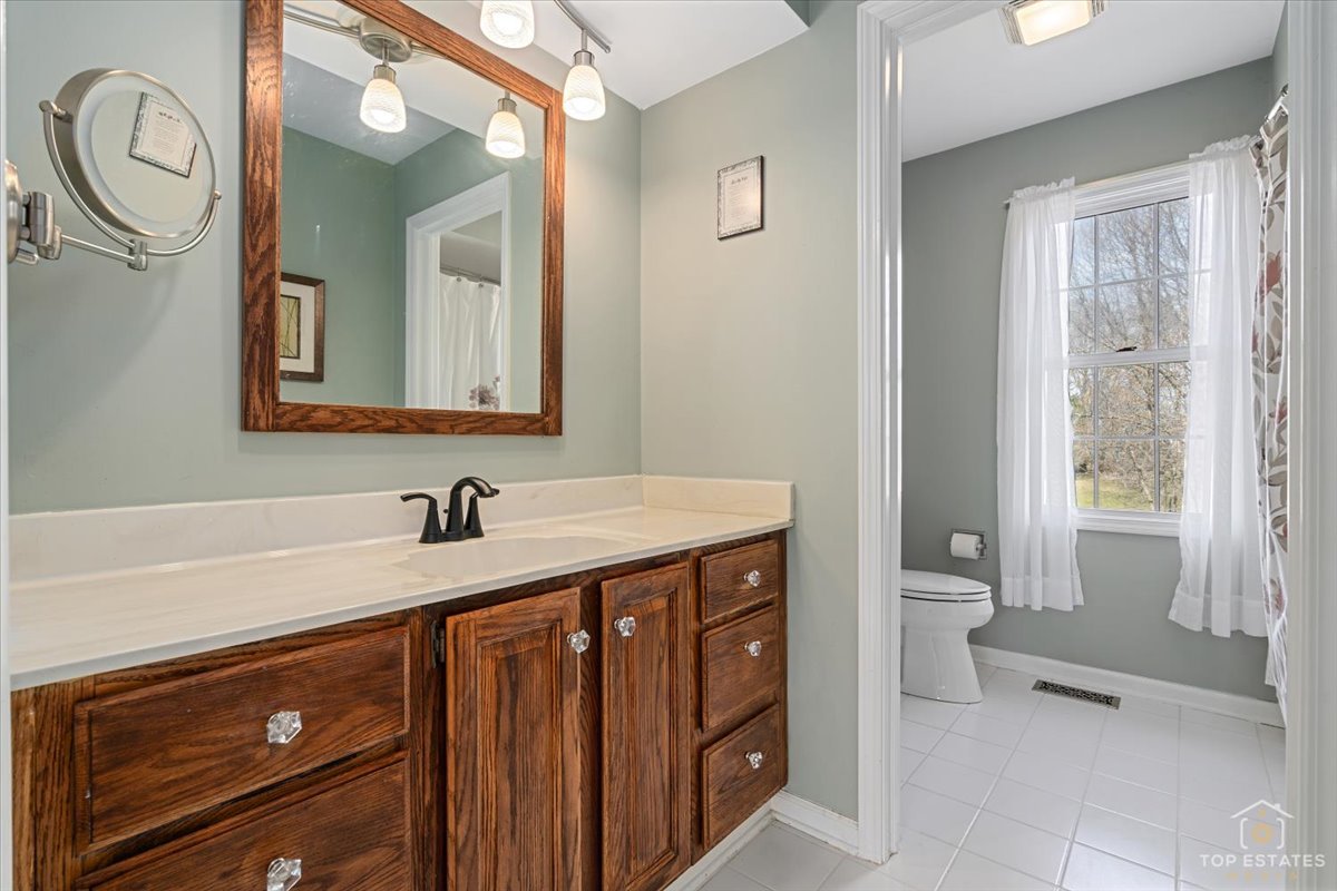 1506 Division Street, St. Charles, IL 60174