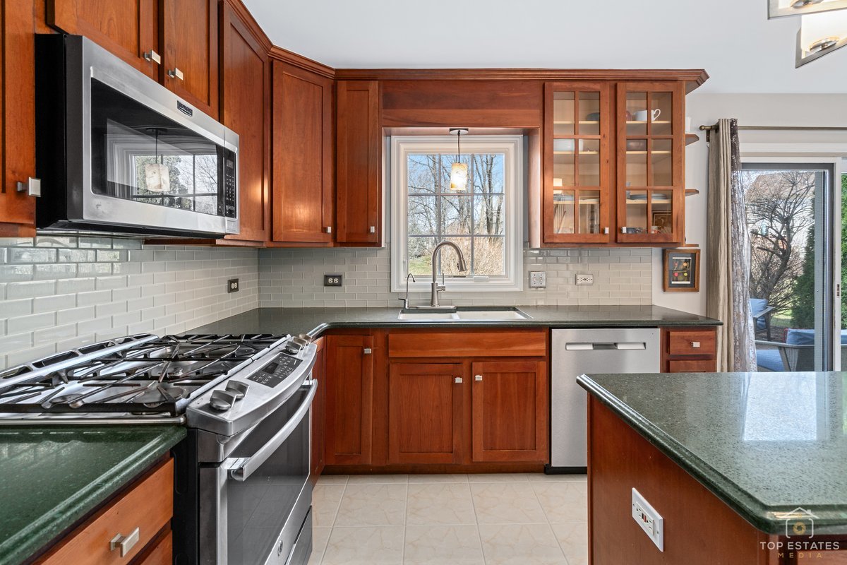 1506 Division Street, St. Charles, IL 60174