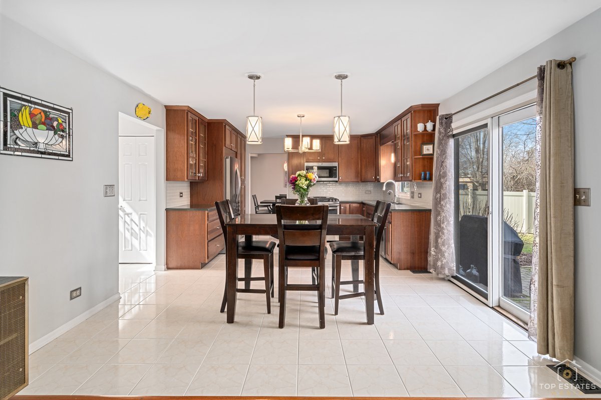 1506 Division Street, St. Charles, IL 60174