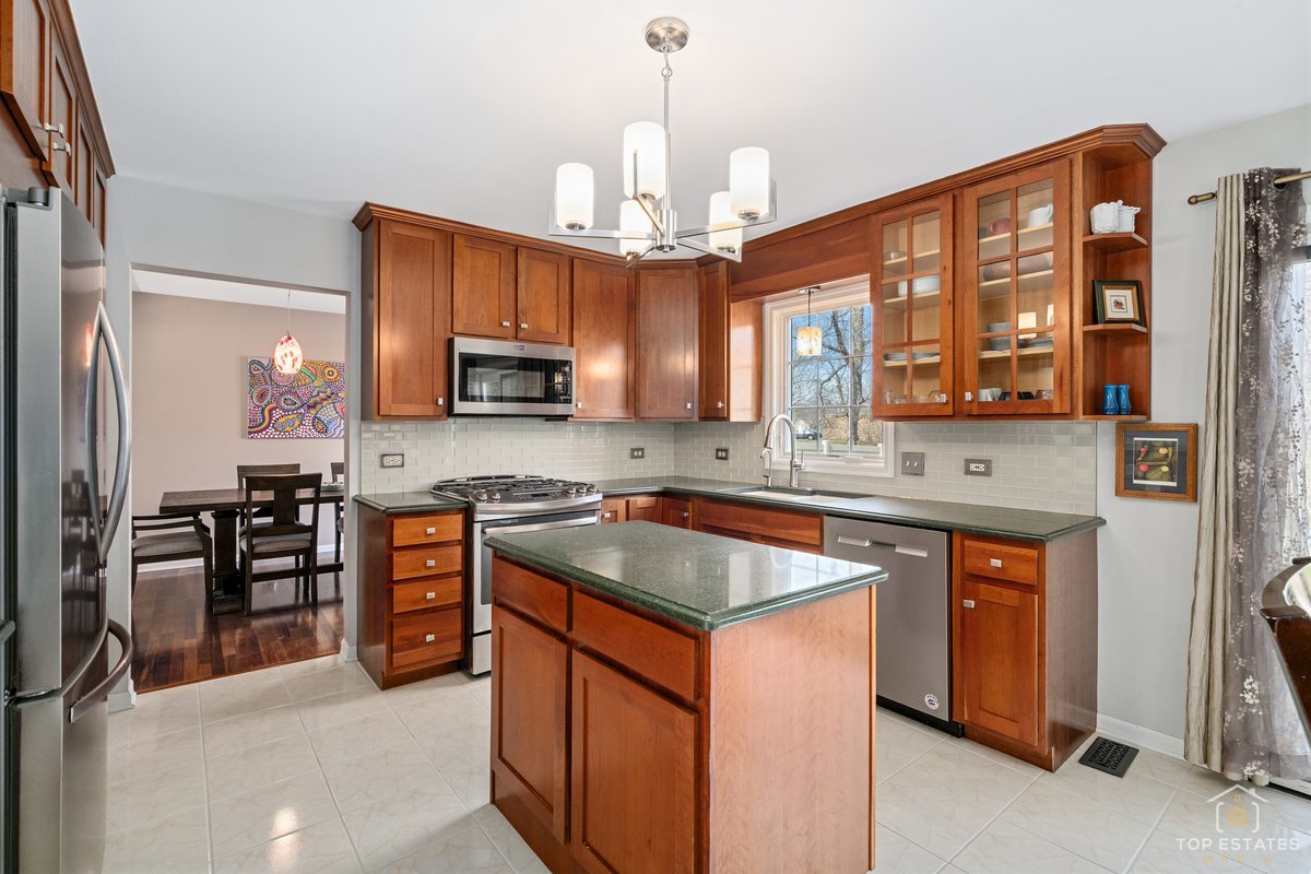 1506 Division Street, St. Charles, IL 60174