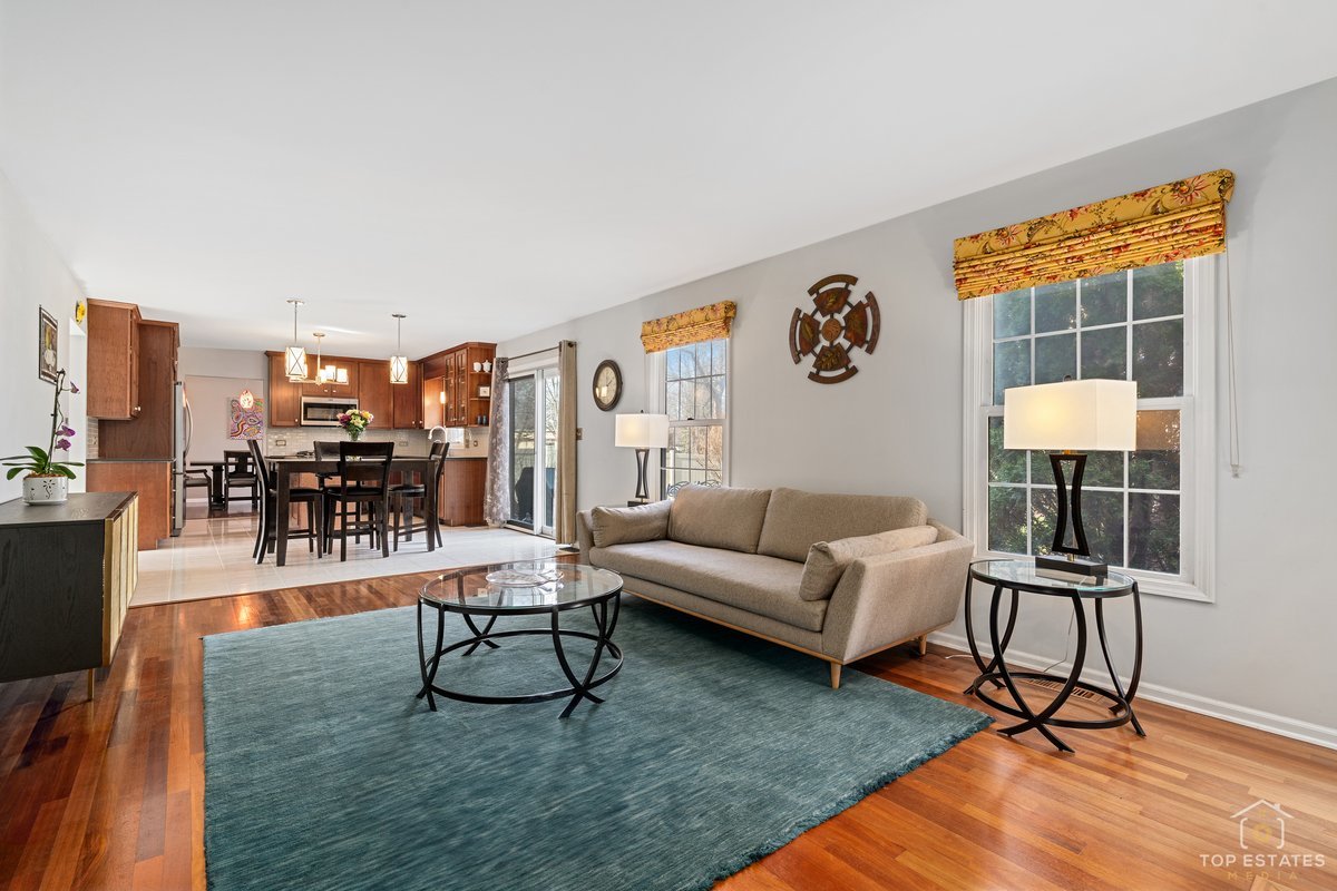 1506 Division Street, St. Charles, IL 60174