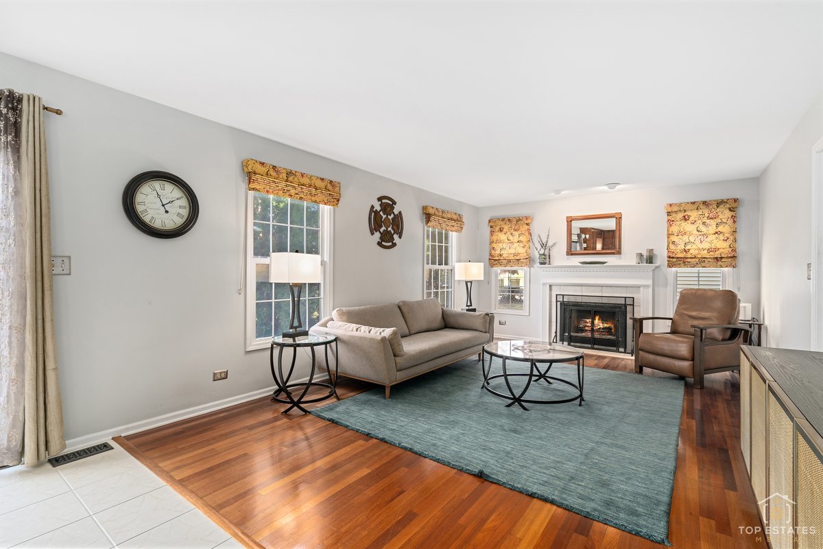 1506 Division Street, St. Charles, IL 60174