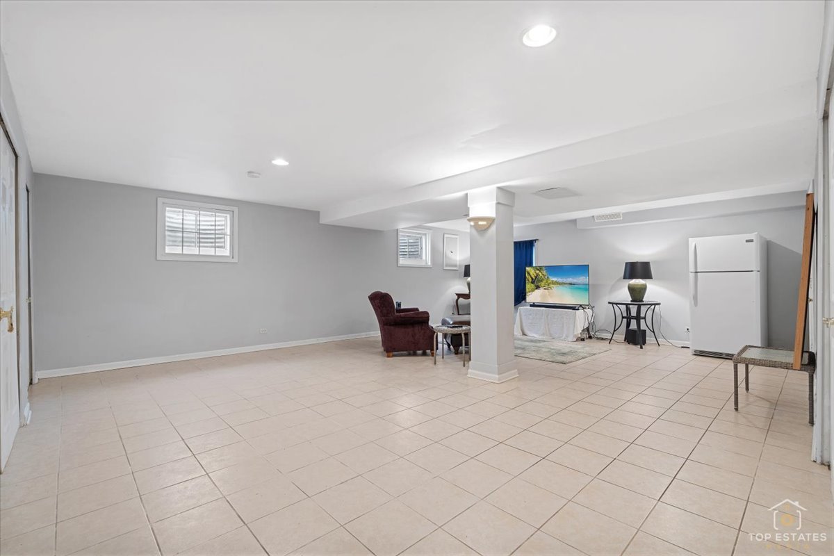 1506 Division Street, St. Charles, IL 60174