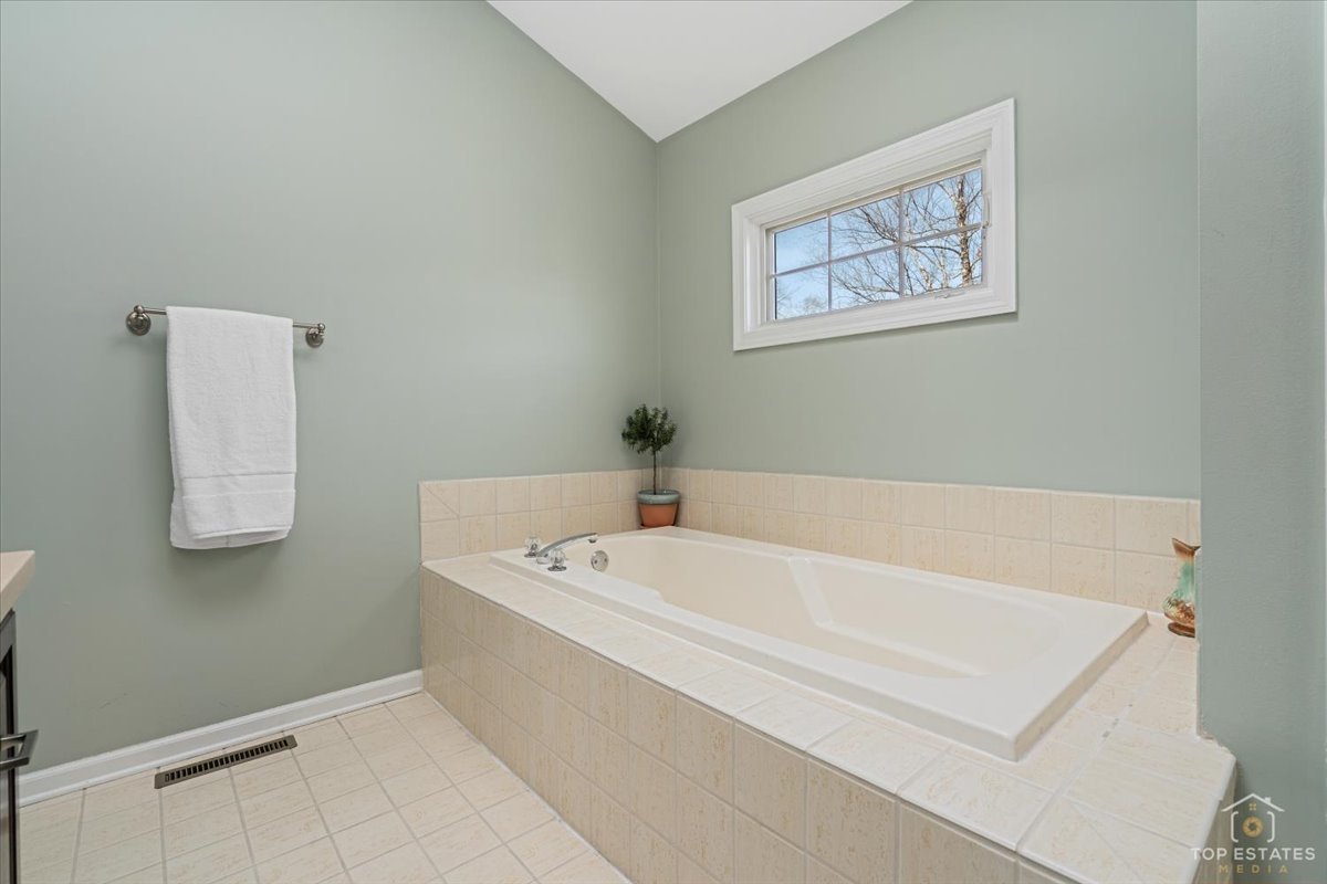 1506 Division Street, St. Charles, IL 60174