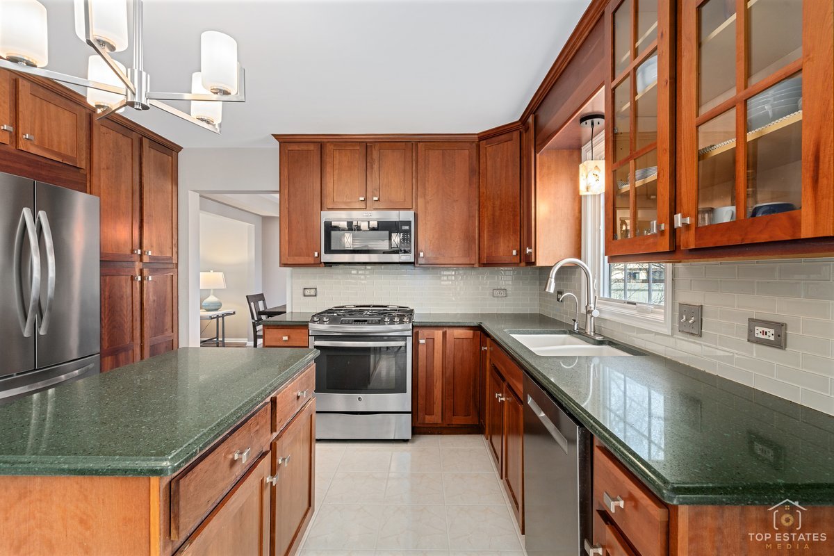 1506 Division Street, St. Charles, IL 60174