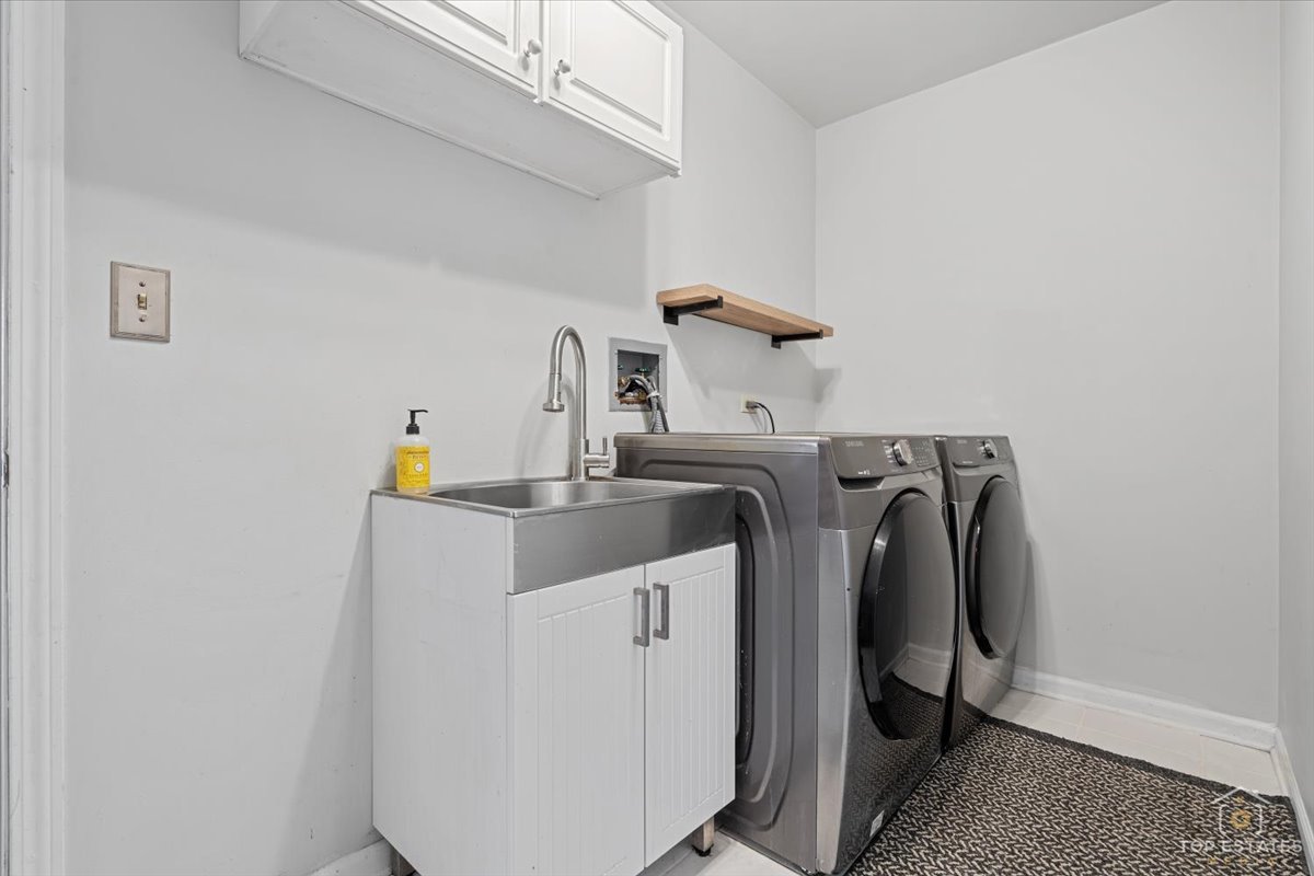 1506 Division Street, St. Charles, IL 60174