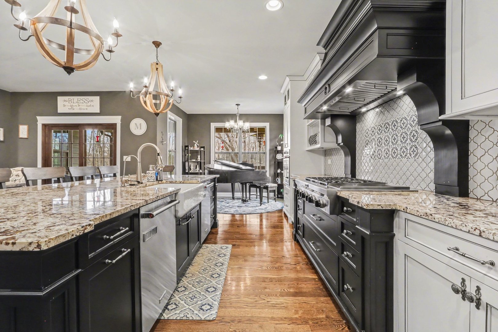 21433 S Wooded Cove Drive, Elwood, IL 60421