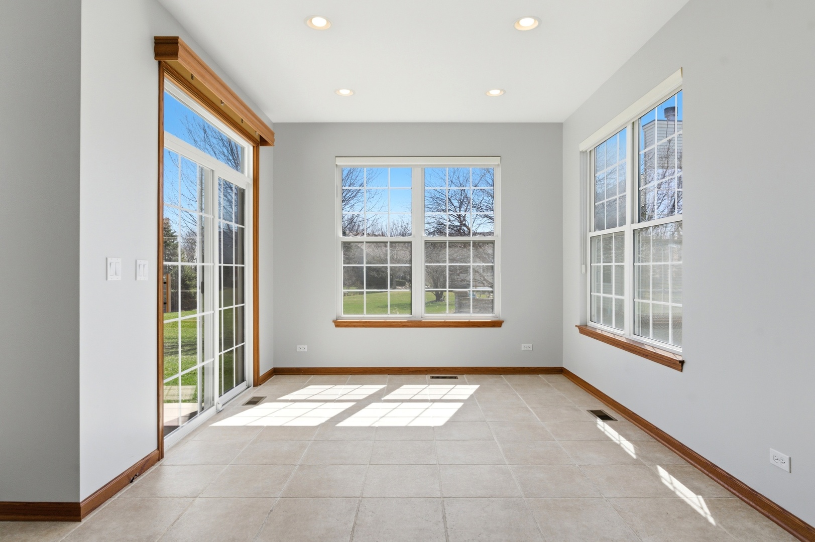 1967 Holloway Court, Aurora, IL 60502