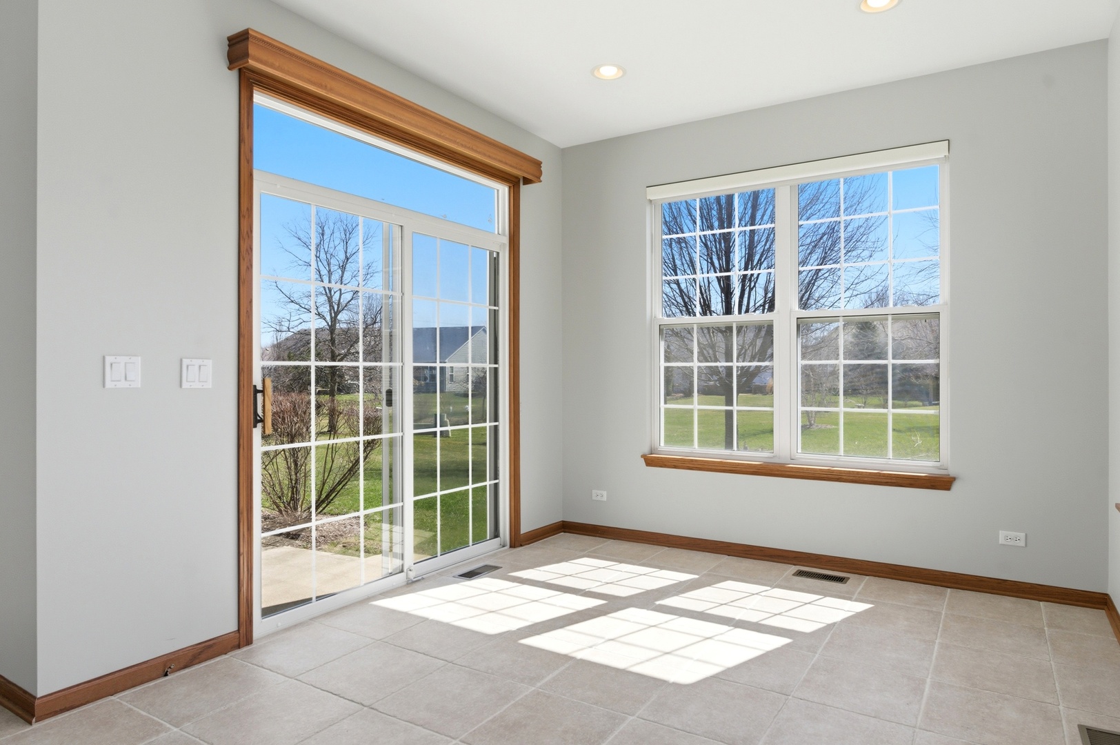 1967 Holloway Court, Aurora, IL 60502