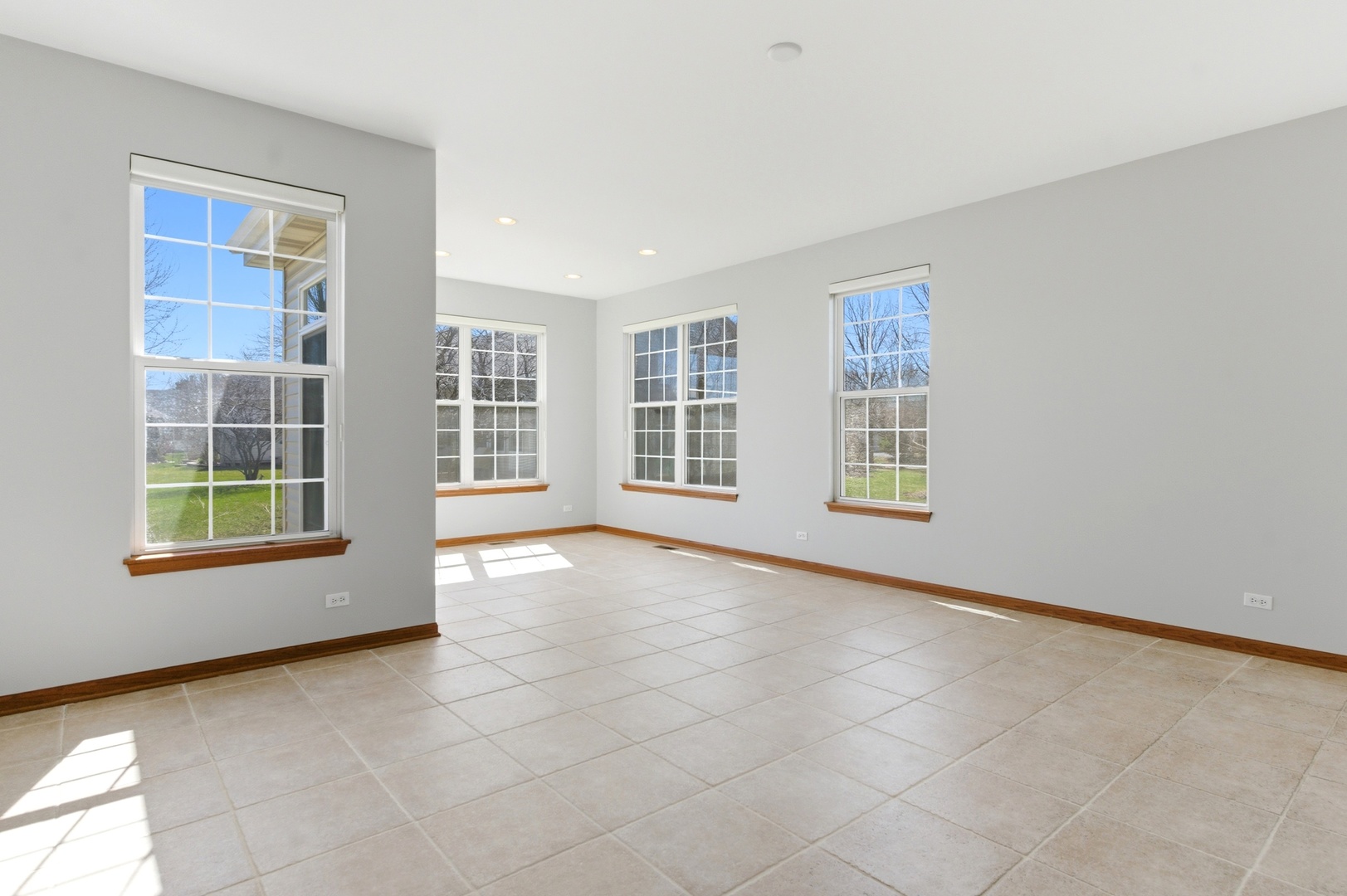 1967 Holloway Court, Aurora, IL 60502