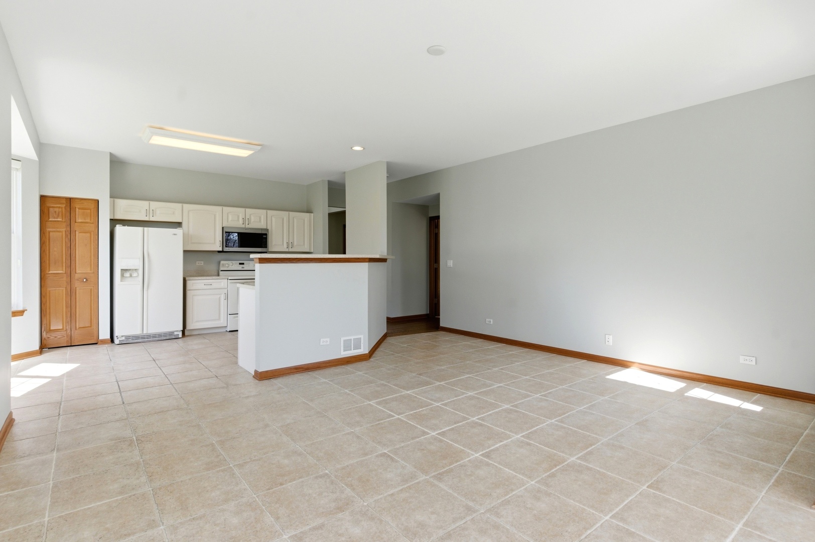 1967 Holloway Court, Aurora, IL 60502