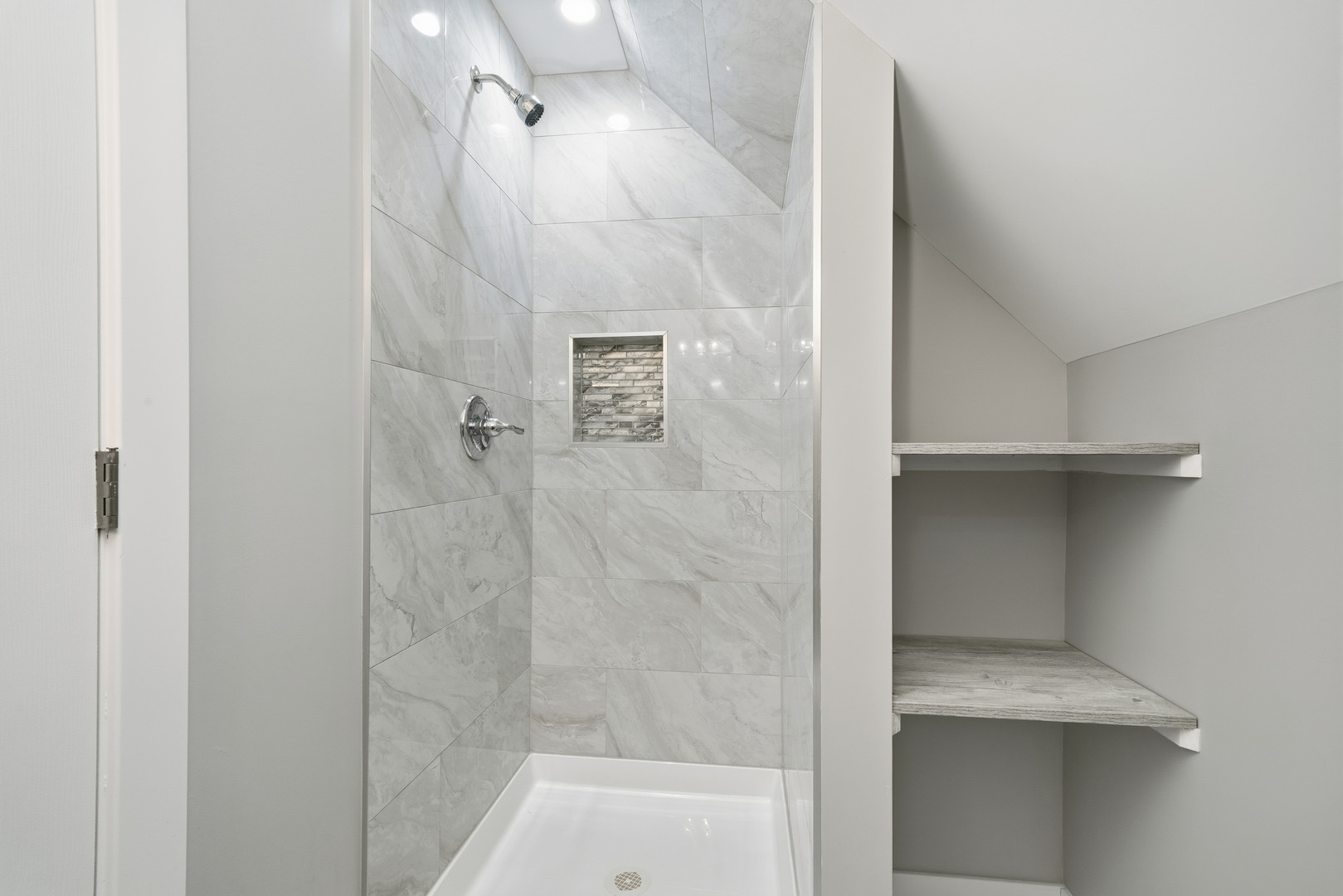 8839 S Colfax Avenue, Chicago, IL 60617