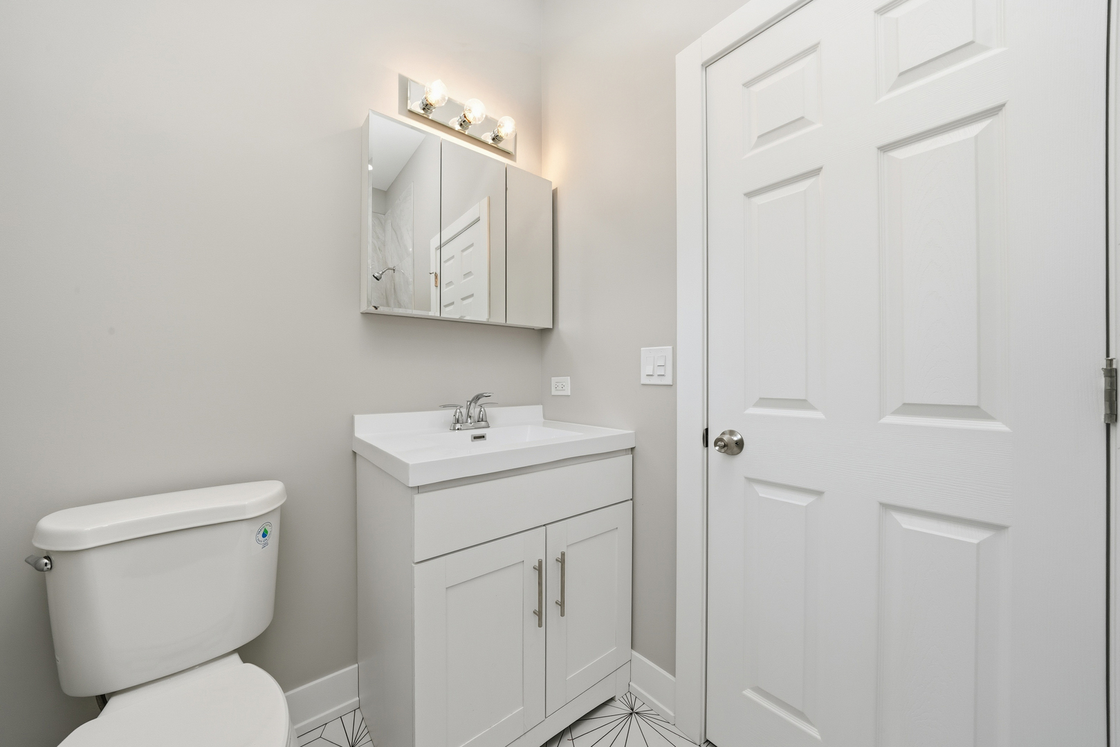 8839 S Colfax Avenue, Chicago, IL 60617