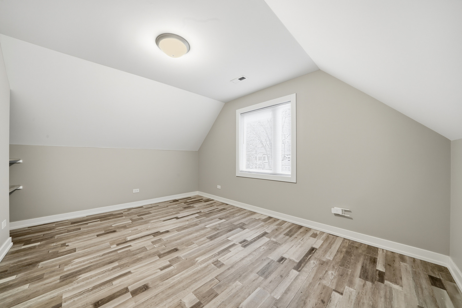 8839 S Colfax Avenue, Chicago, IL 60617