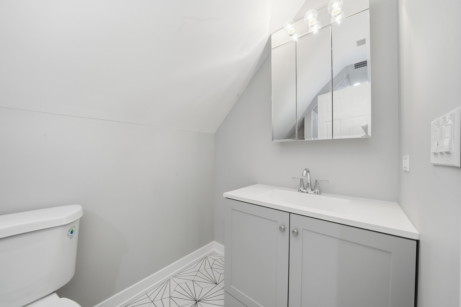 8839 S Colfax Avenue, Chicago, IL 60617