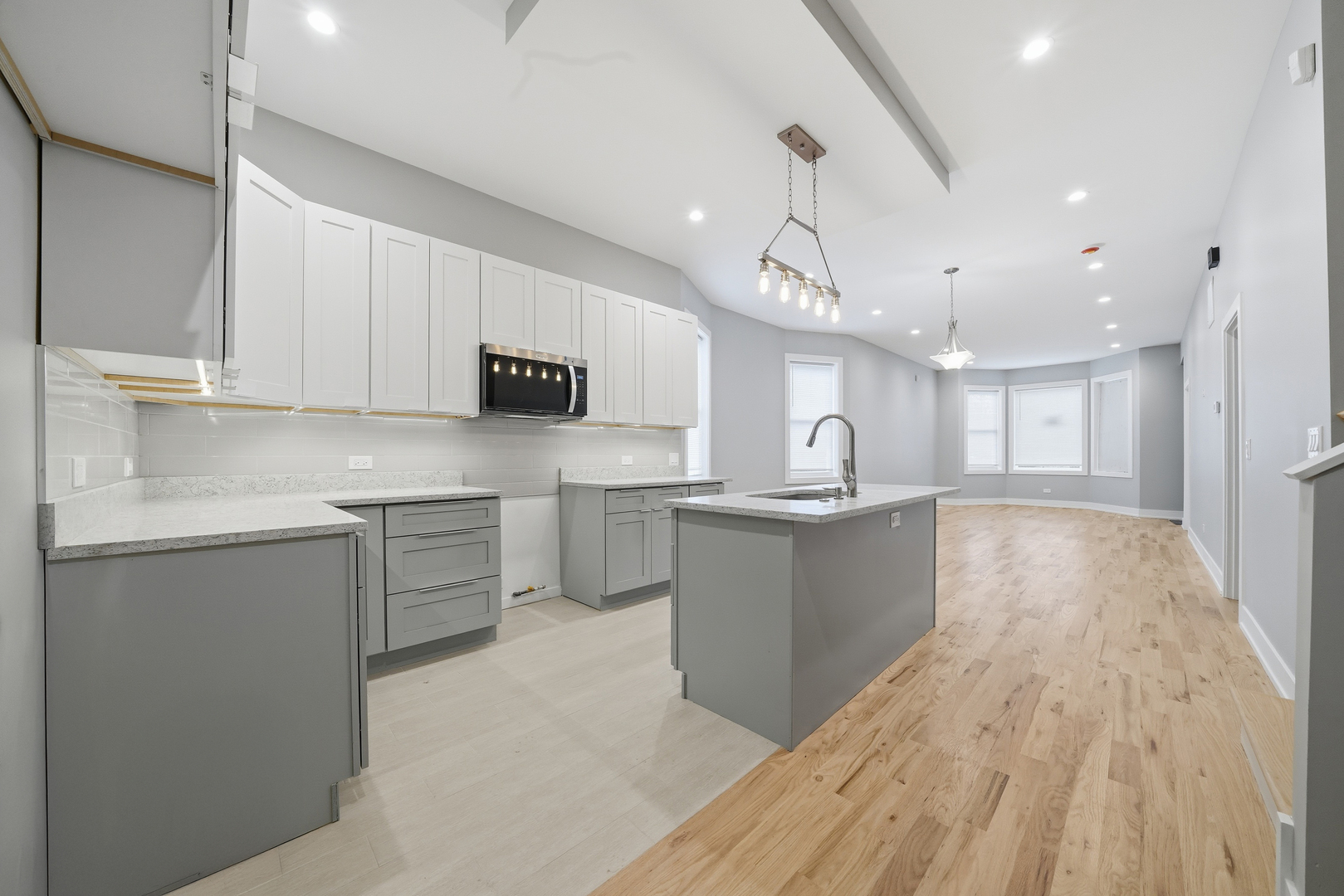 8839 S Colfax Avenue, Chicago, IL 60617