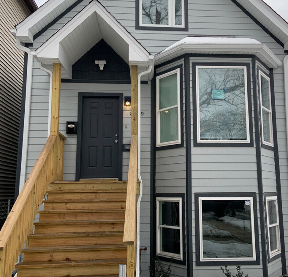 8839 S Colfax Avenue, Chicago, IL 60617