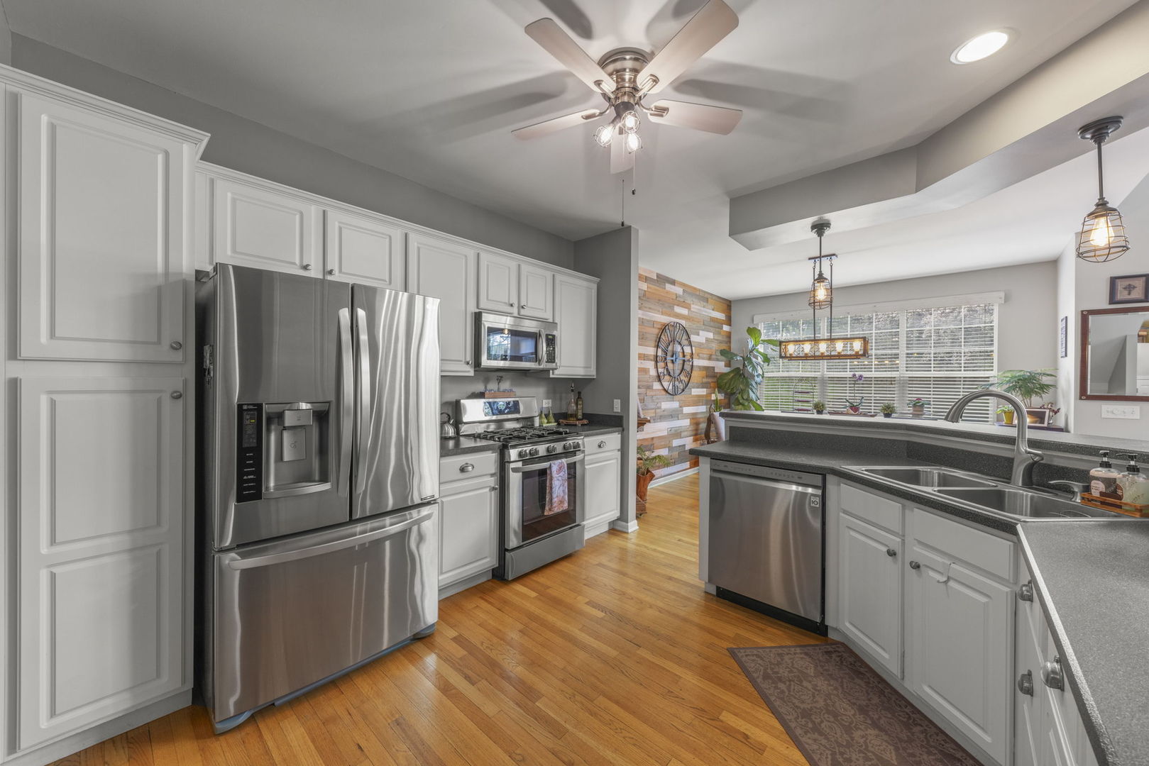 186 River Mist Drive, Oswego, IL 60543