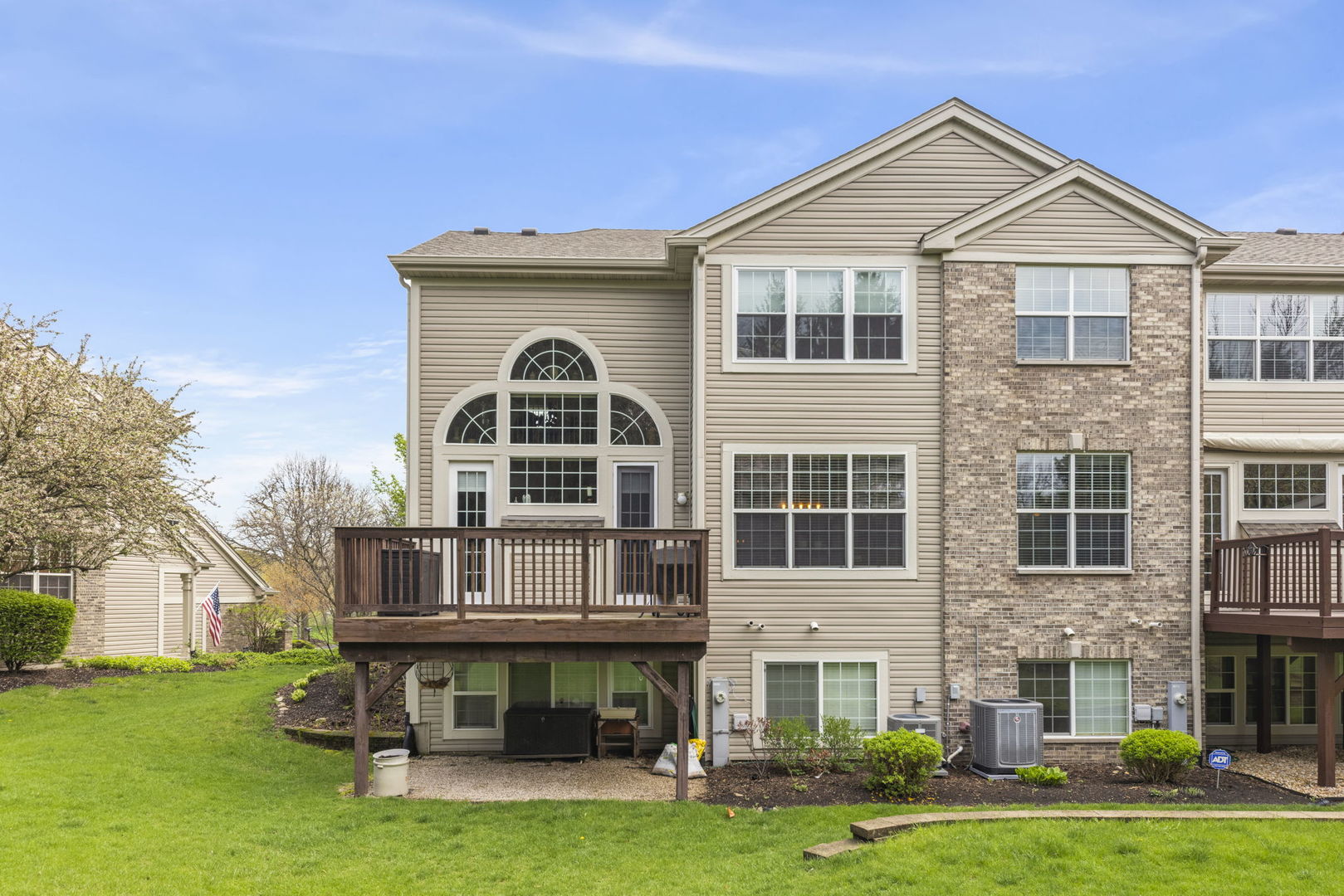 186 River Mist Drive, Oswego, IL 60543