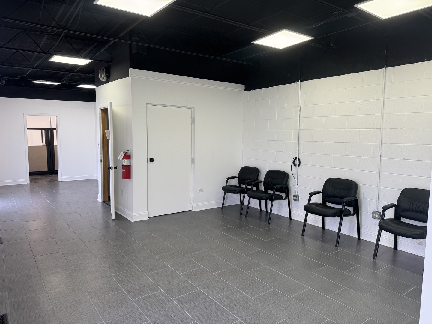 991 W Lake Street, Addison, IL 60101