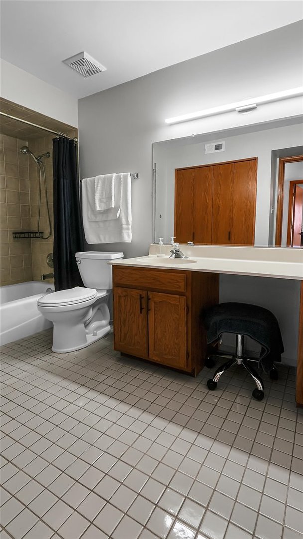 10985 S 84th Avenue #3B, Palos Hills, IL 60465