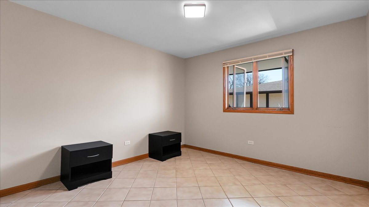 10985 S 84th Avenue #3B, Palos Hills, IL 60465