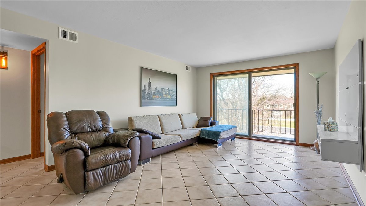 10985 S 84th Avenue #3B, Palos Hills, IL 60465