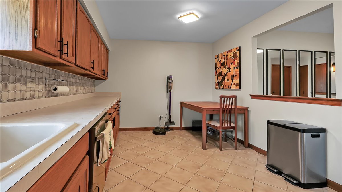 10985 S 84th Avenue #3B, Palos Hills, IL 60465